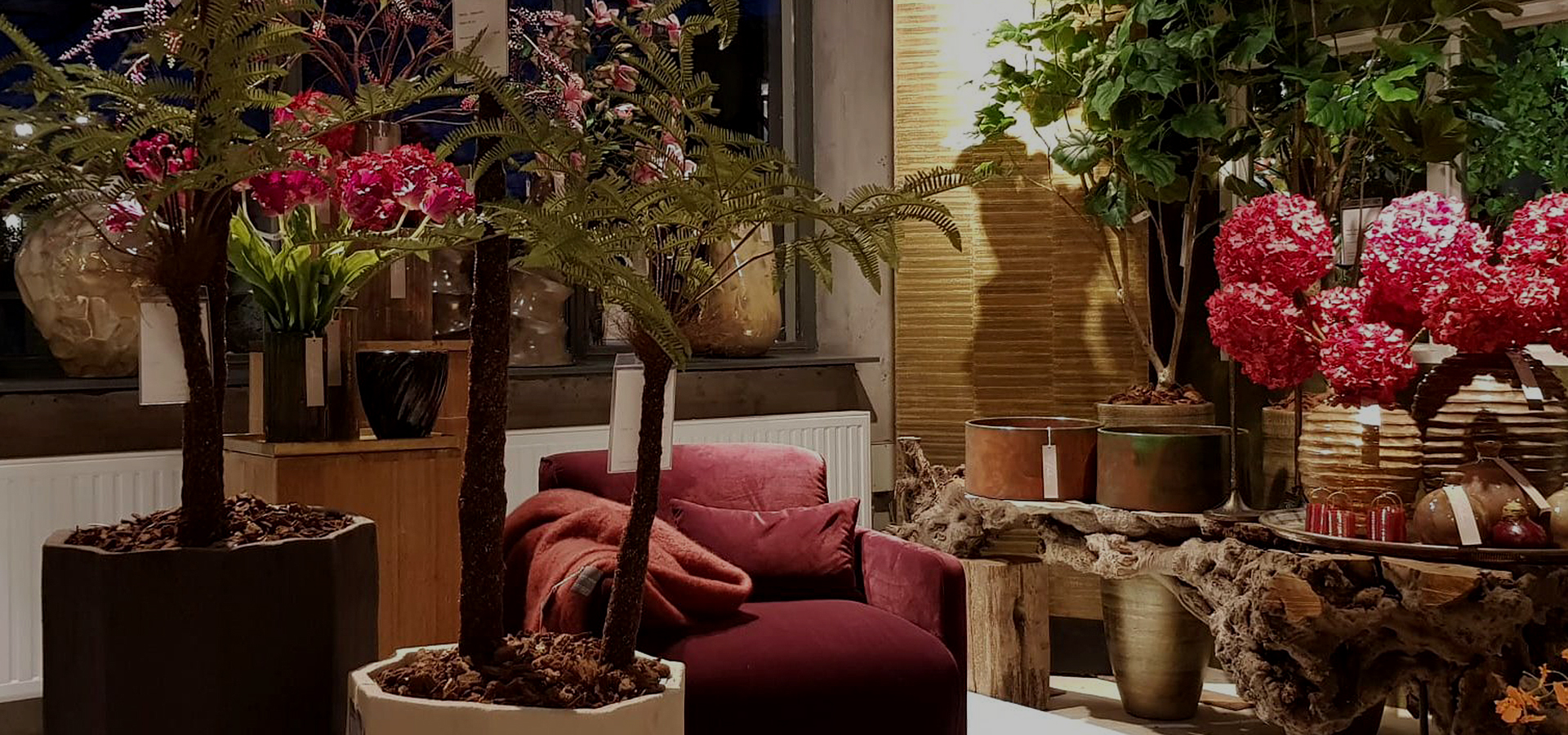 /media/5q2atqgc/bloemen-zijden-bestellen-zakelijk-winkel-bloemist-violien-by-marie-louise_breda_slider-900px_02_dark.jpg